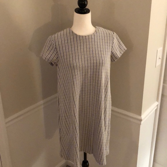 J. McLaughlin Dresses & Skirts - J. McLaughlin Swing Dress